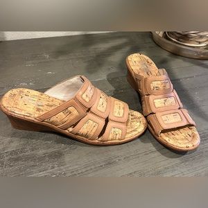 Propet Cork and leather slip on sandals size 7 EUC